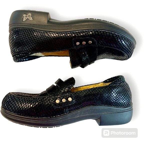 Alegria Shoes - NWOT Alegria Taylor Pro Black Glossy Snake loafers size 7/7.5